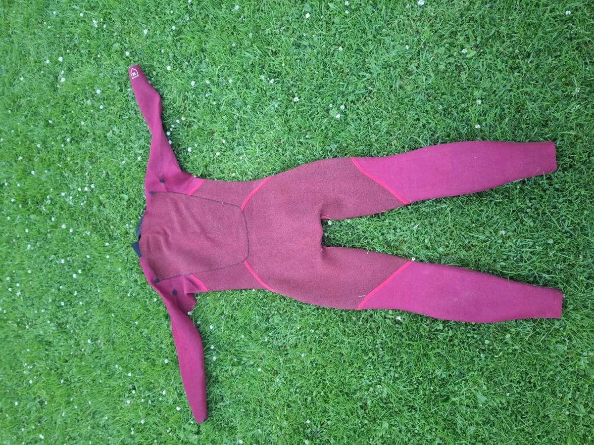 XL Quicksilver wetsuit - Image 4