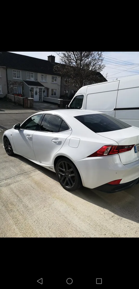 Lexus is 300 h F sport - Image 2