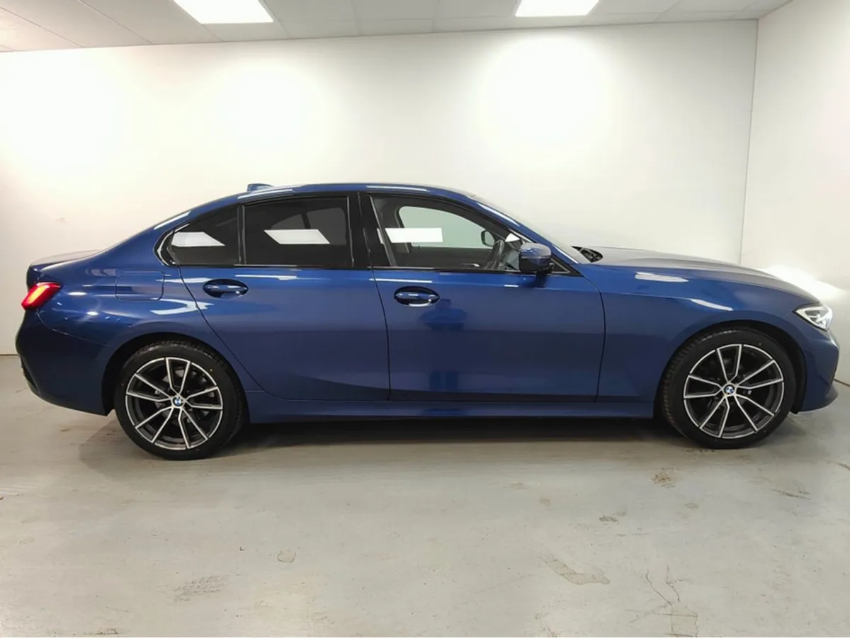BMW 3 Series D Sport 3ssg 4DR - Image 4