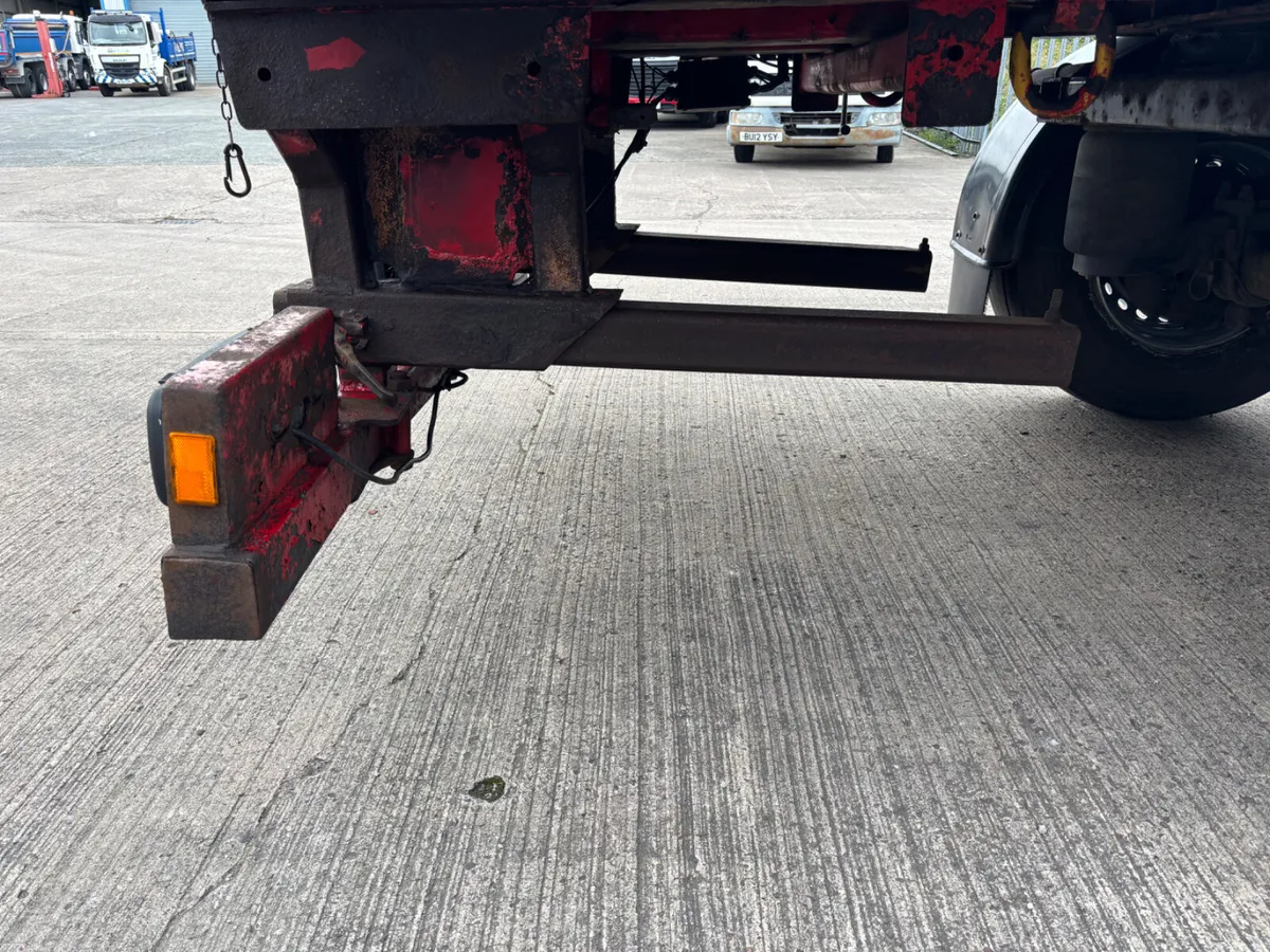 KRONE 36 Foot Curtainsider Moffet kit Rear Steer - Image 4