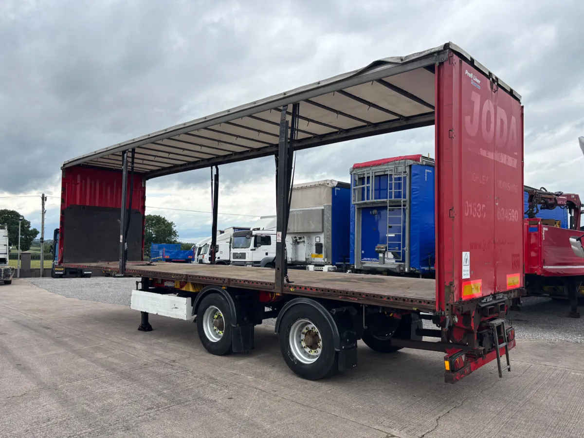 KRONE 36 Foot Curtainsider Moffet kit Rear Steer - Image 1