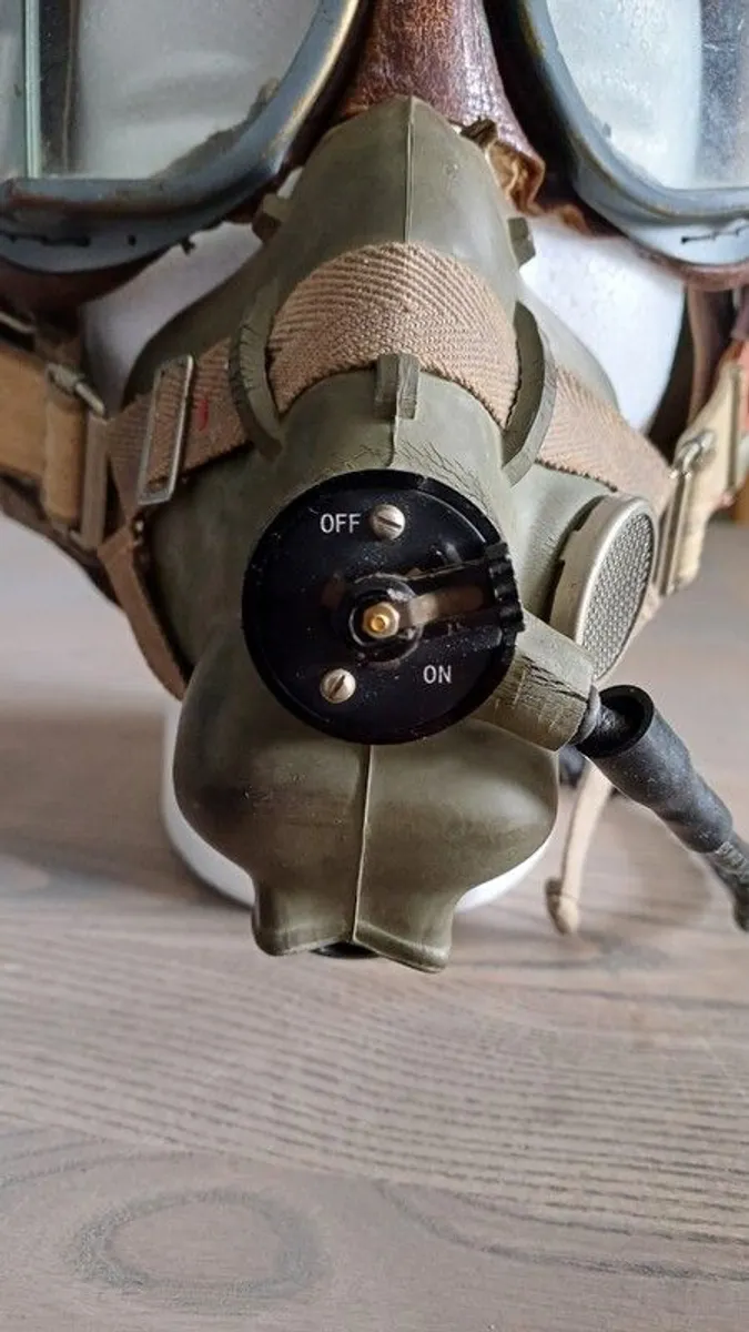 Original WW2 RAF Type C Flying Helmet & Mk VIII Flying Goggles, Type H oxygen mask + Display Foam Head - Image 2
