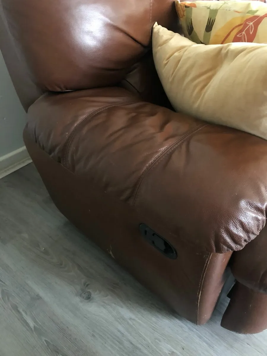 Three-seater leather sofa - Image 4