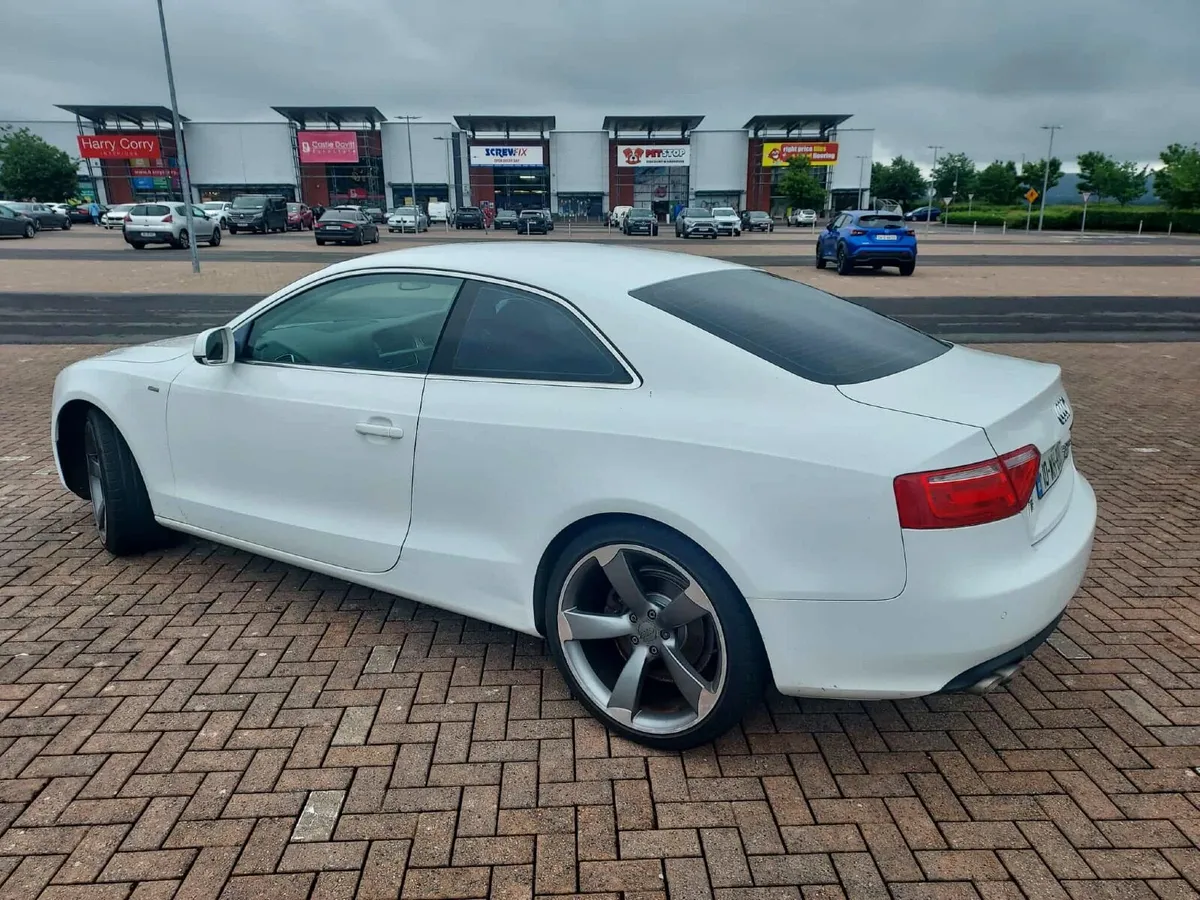 Audi A5 2010 - Image 2