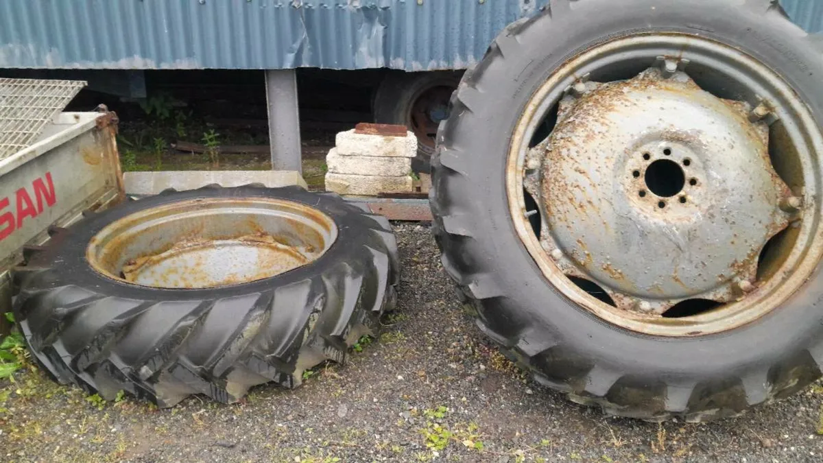 MASSEY FERGUSON 165 TYRES - Image 4