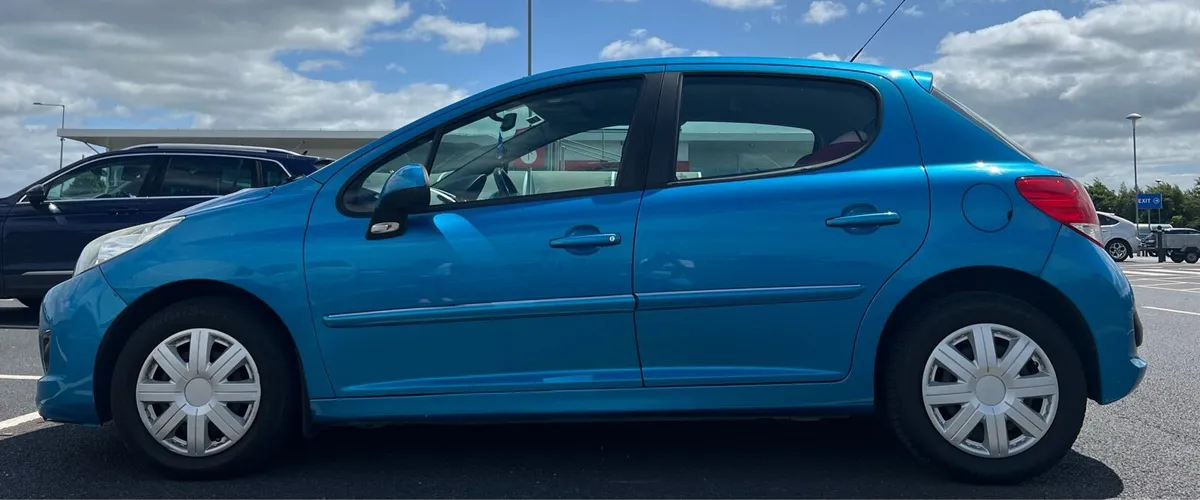 Car - Image 3