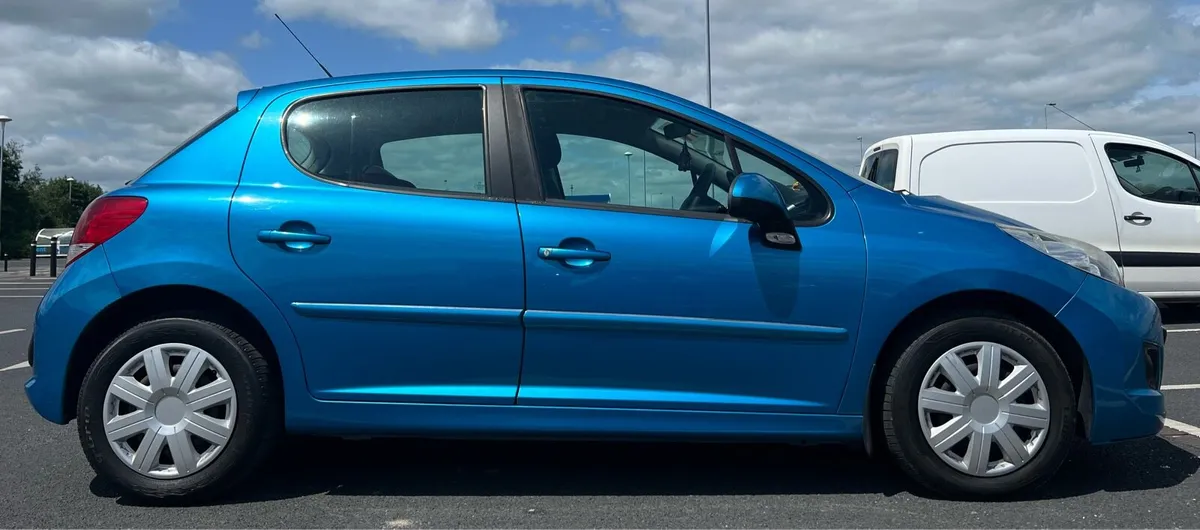 Car - Image 4