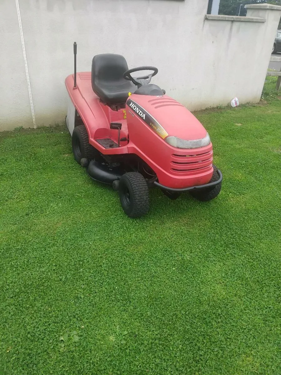 Ride on lawnmower - Image 1