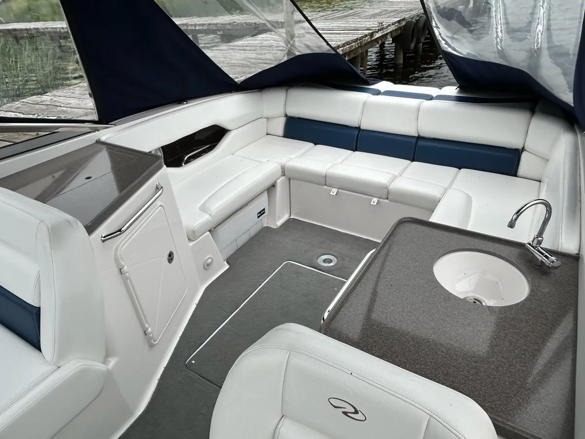 REGAL 2750 sports cruiser boat - Image 4