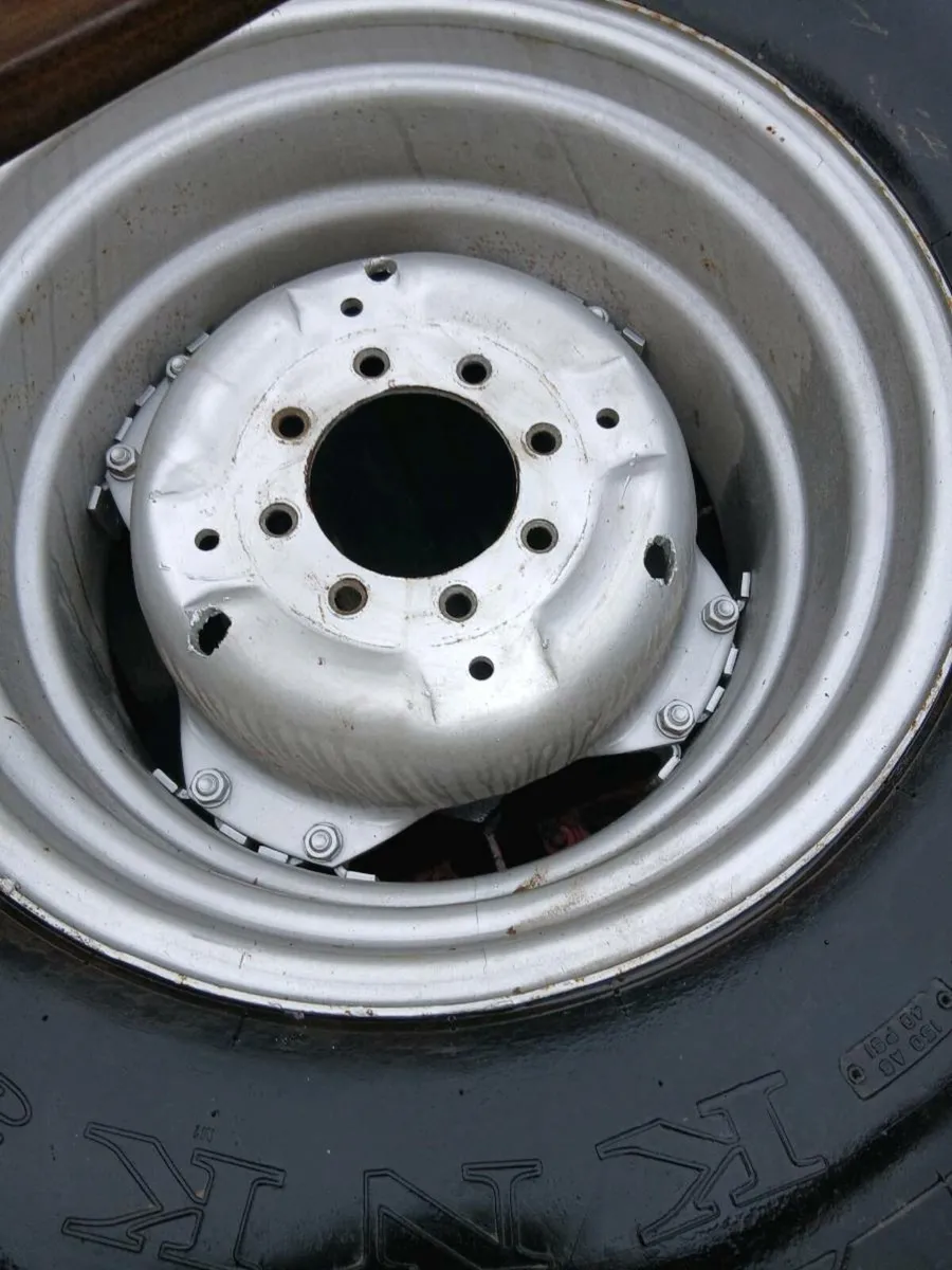 18.4 x 26 wheels on Fergusson rims 14 ply - Image 2