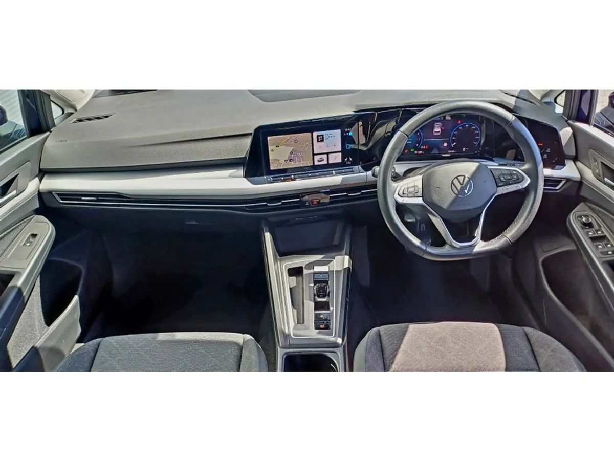 Volkswagen Golf 1.0 TSI 110HP Life Mhev - Image 4