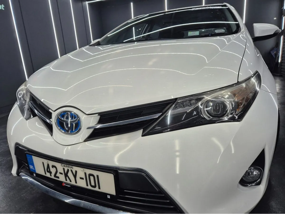Toyota Auris 1.8 Hybrid SOL Auto - Image 3
