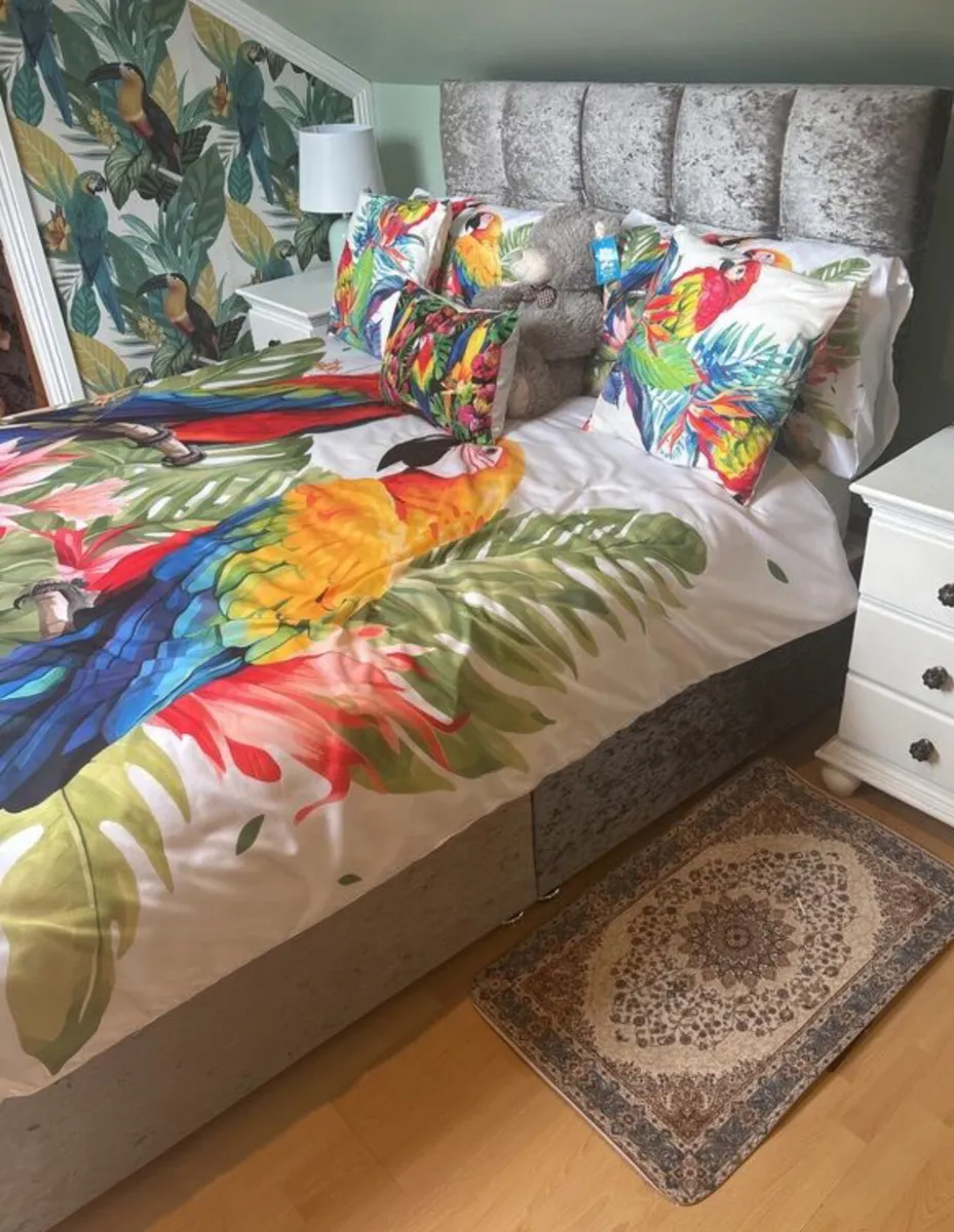Double bed - Image 1