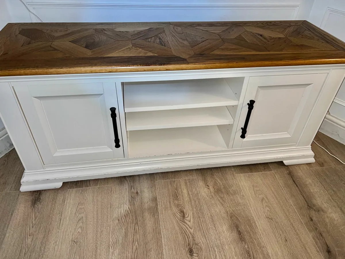 TV Unit - Image 2