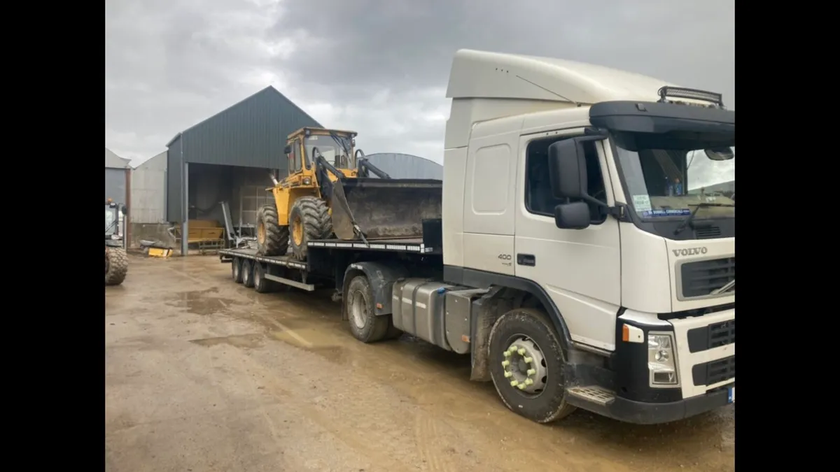 Lowloader heading north