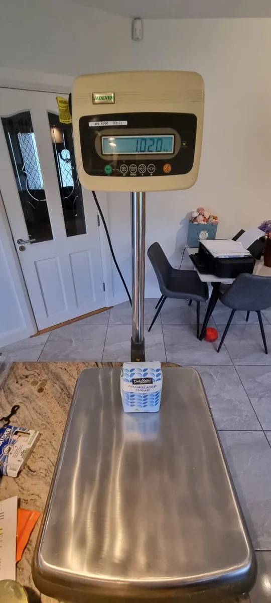 Weighing scales - Image 1