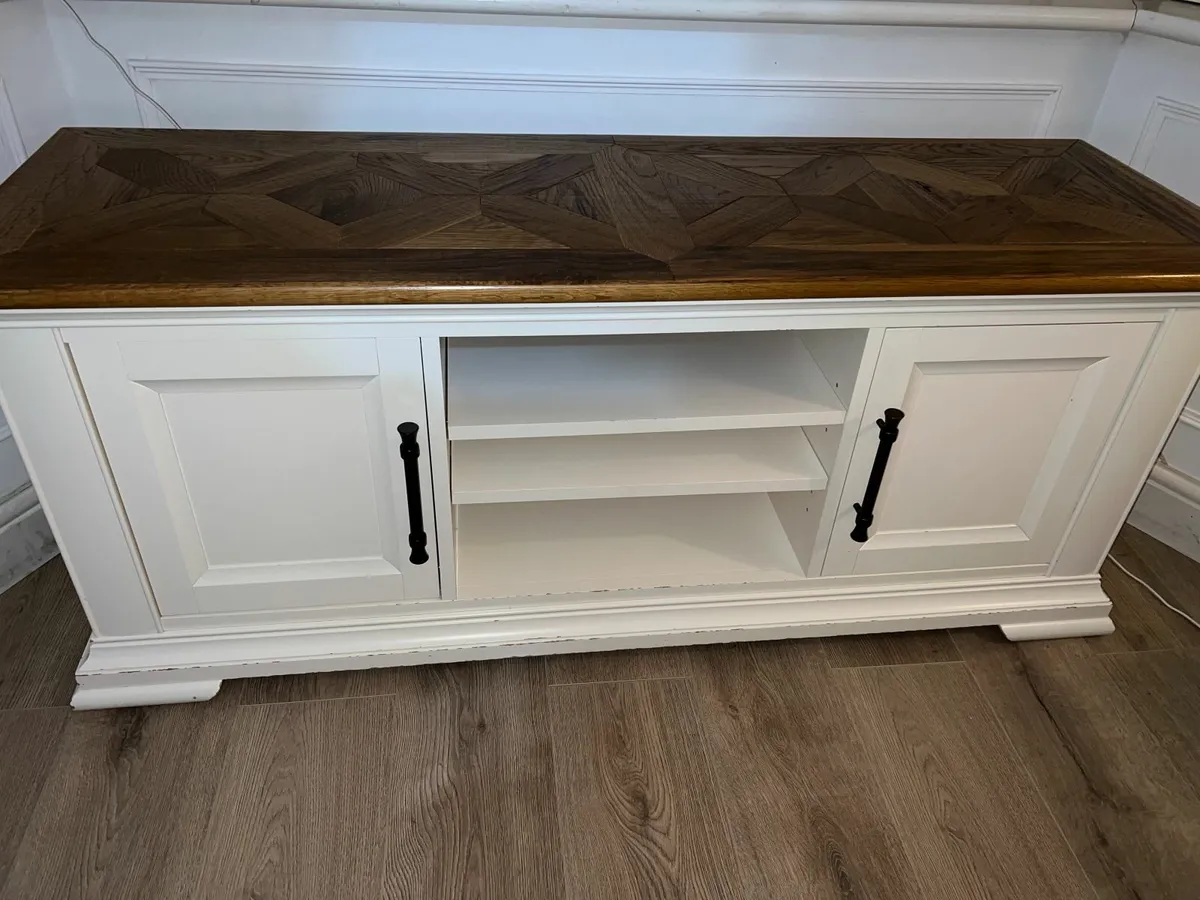 TV Unit - Image 1