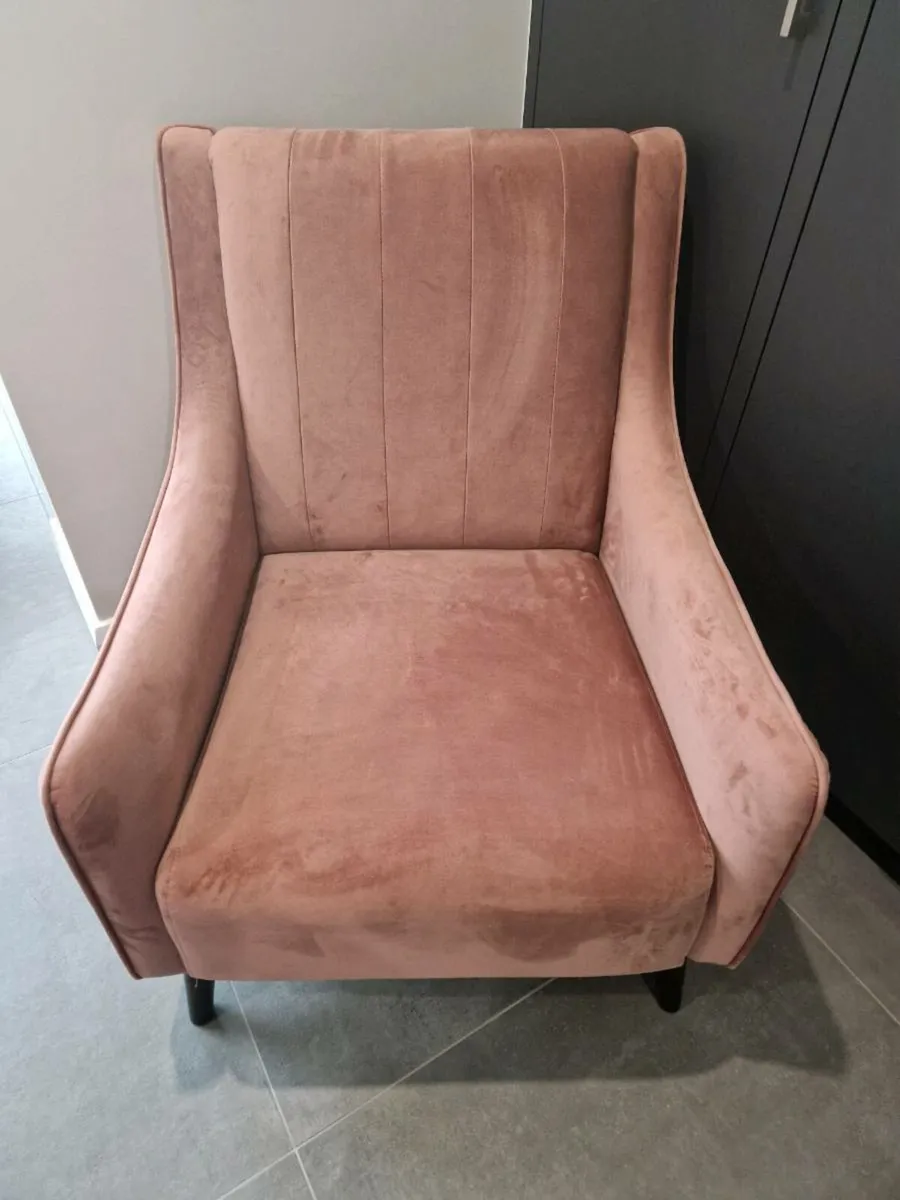 Sitting room chair - Image 1