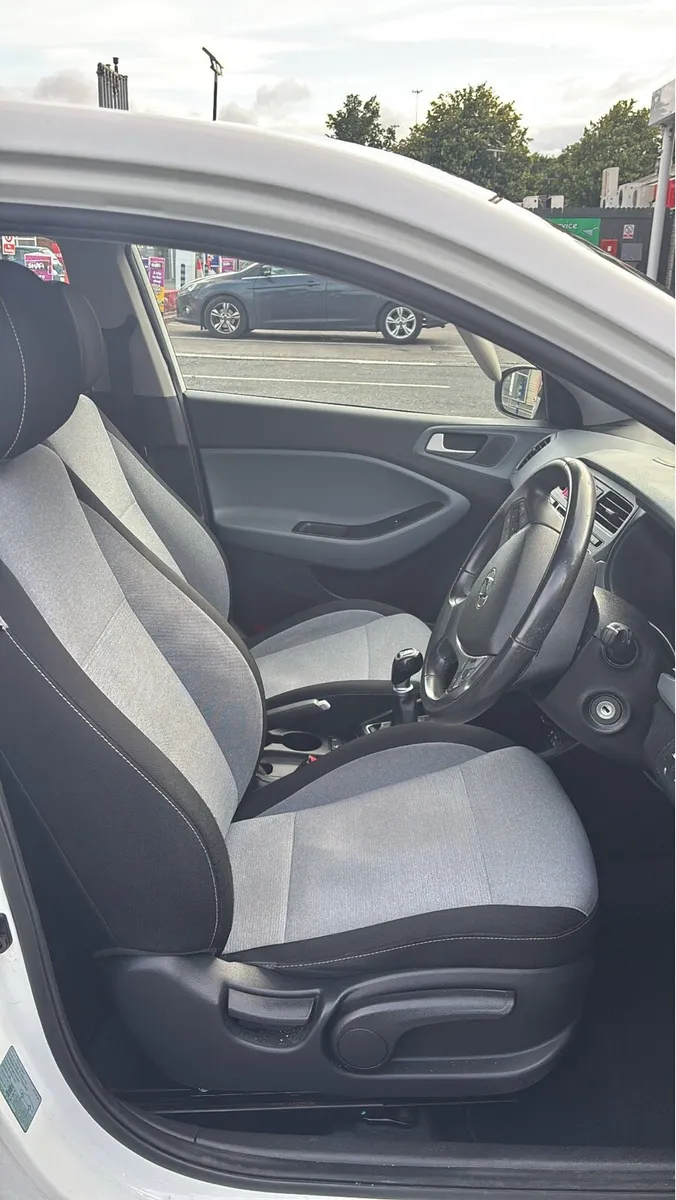 Hyundai I20 Deluxe - Image 3