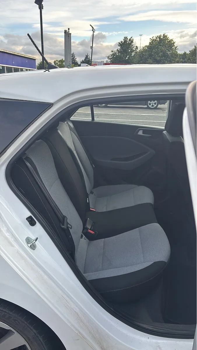 Hyundai I20 Deluxe - Image 4