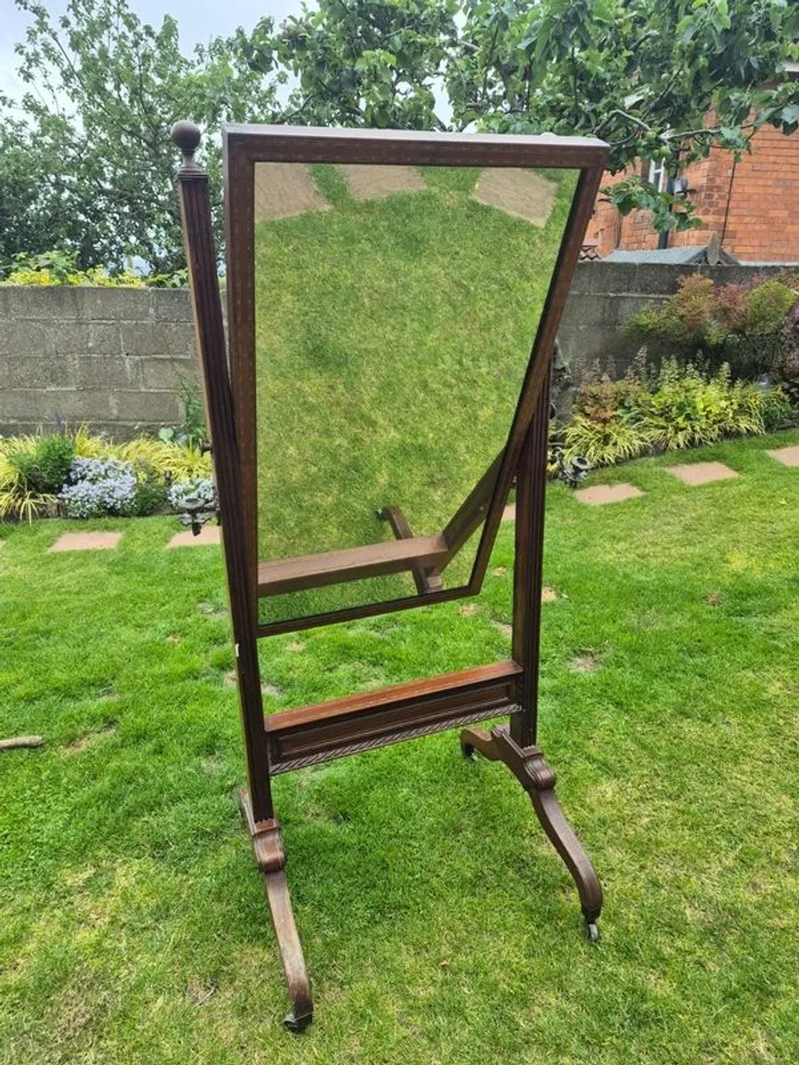 Beautiful Antique Mirror - Image 1