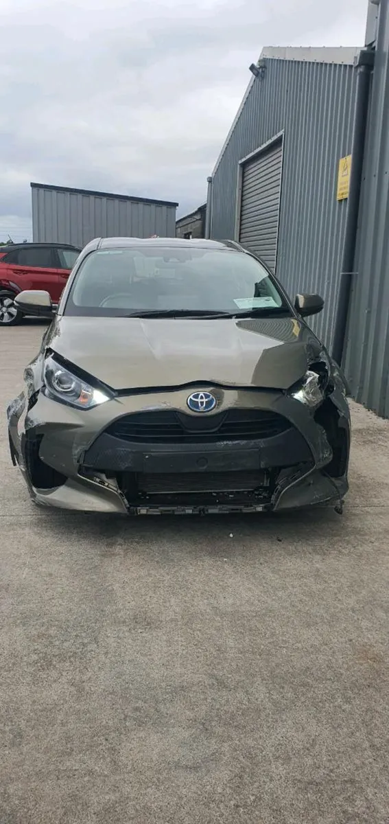 241 TOYOTA YARIS HYBRID - Image 2