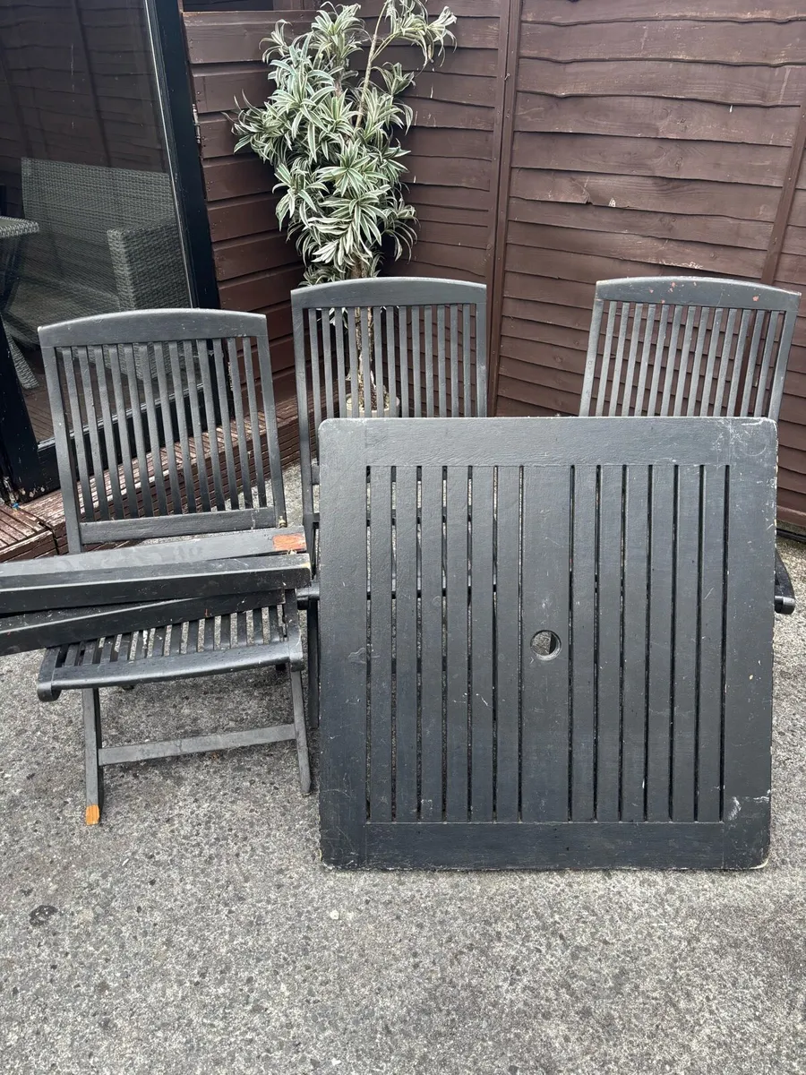 Garden table - Image 1