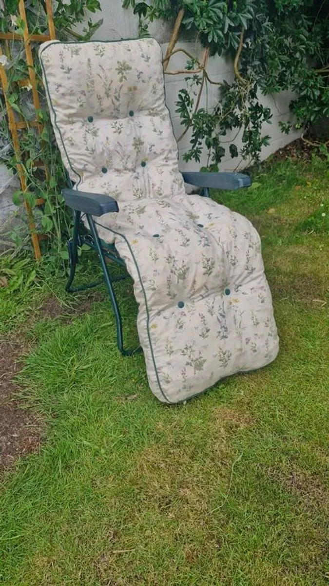 sun lounger - Image 1