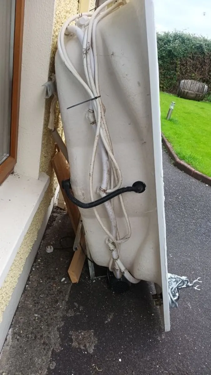 Jacuzzi bath for sale - Image 2
