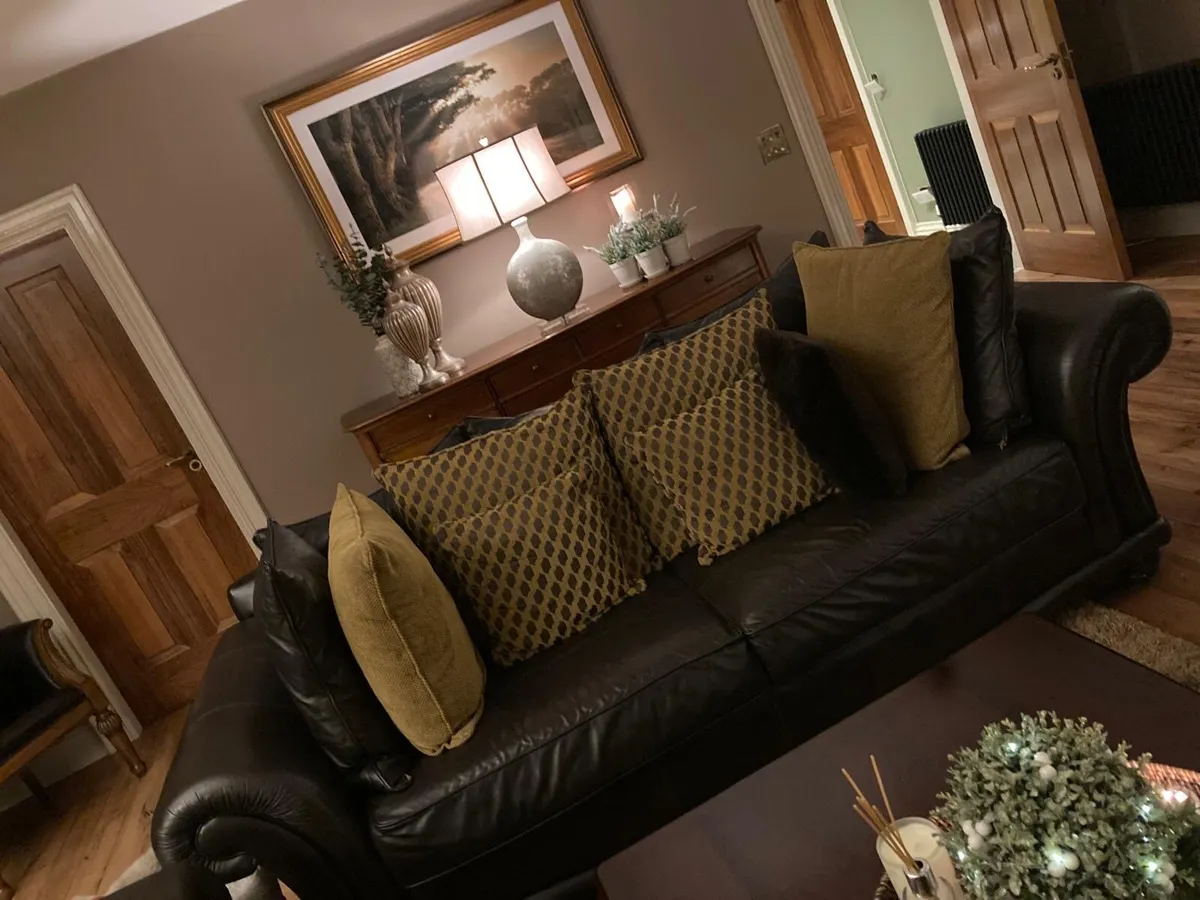 Leather couch - Image 4