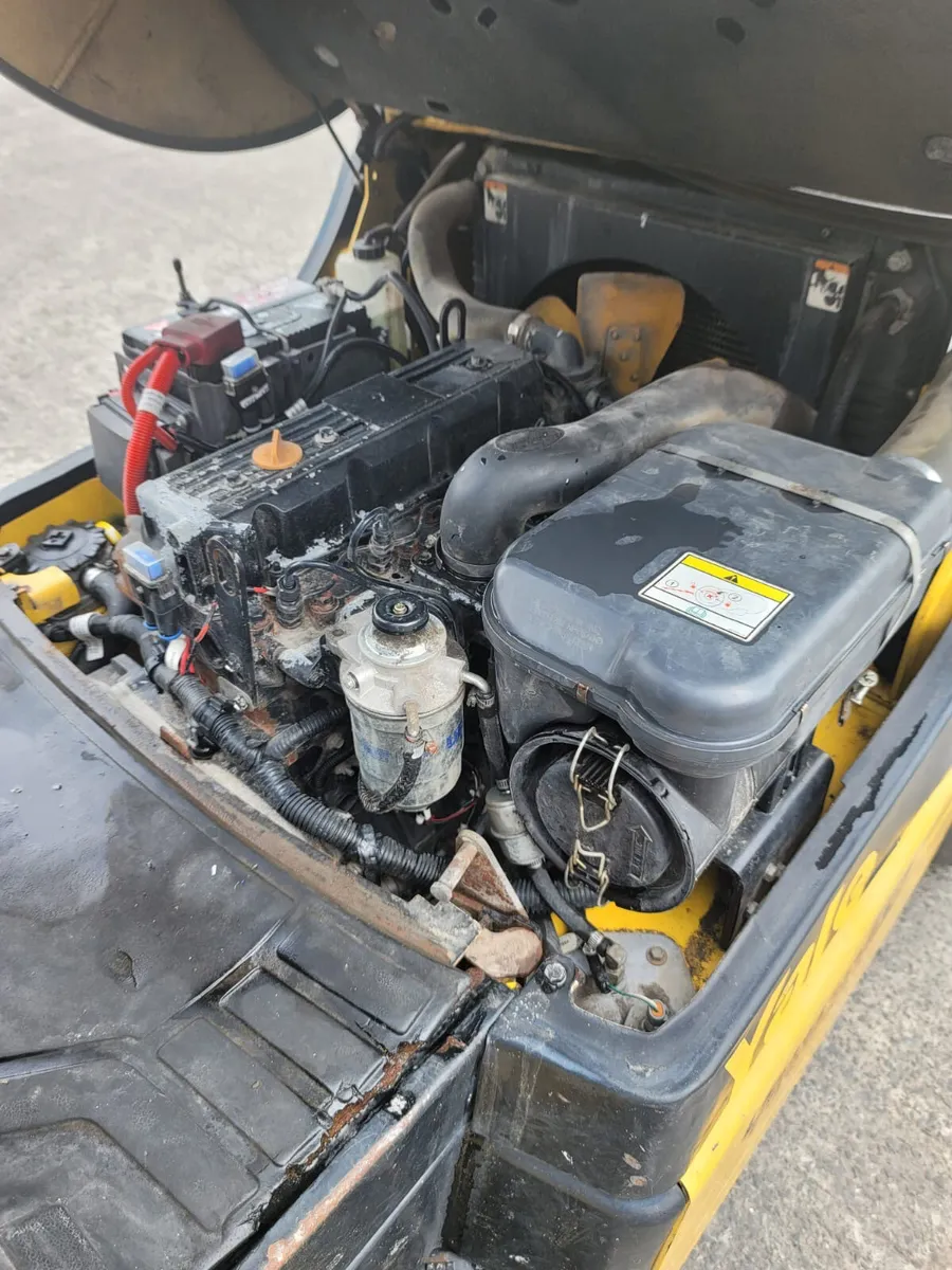 2014 Yale 2.5 ton diesel Container mast side shift - Image 3
