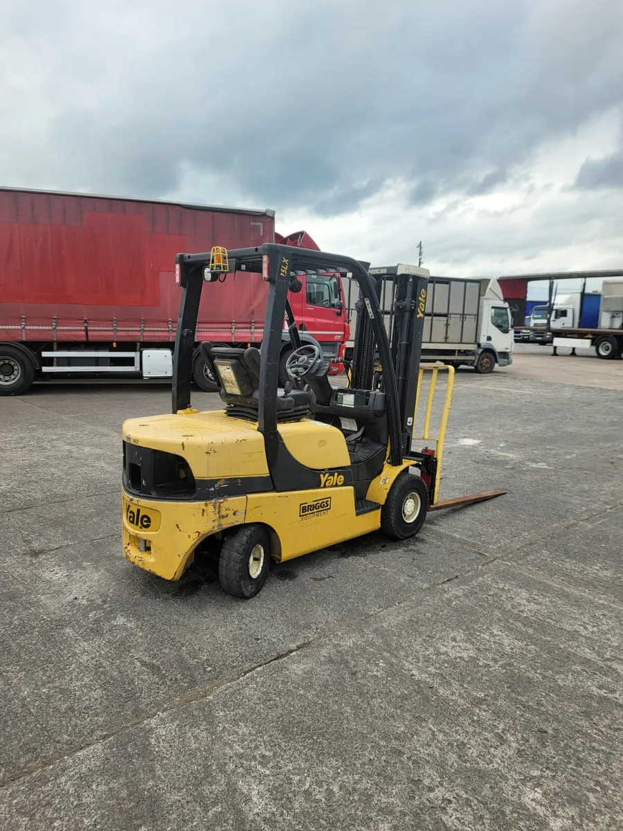 2014 Yale 2.5 ton diesel Container mast side shift - Image 4
