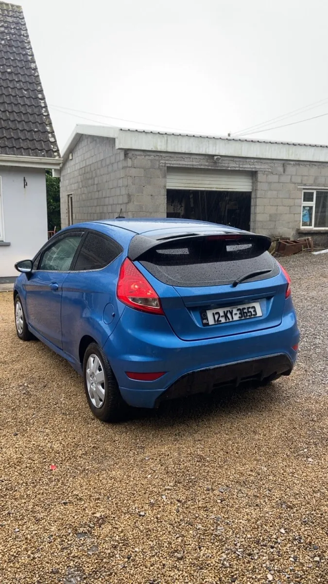 Ford fiesta car - Image 4