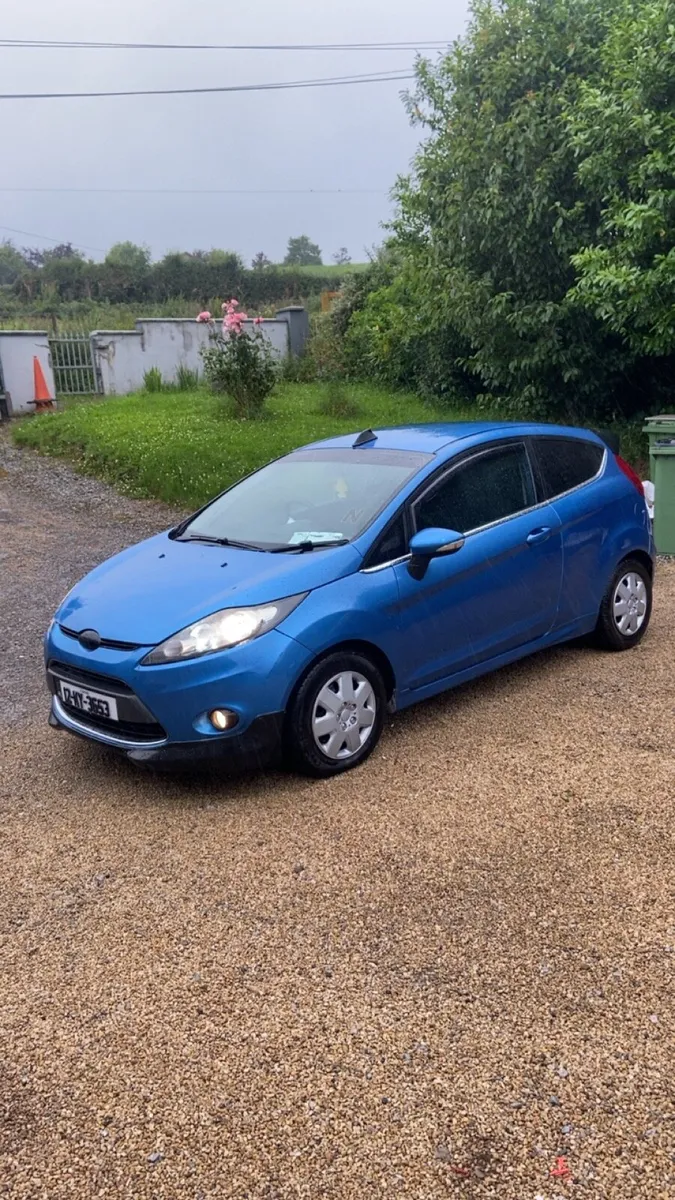Ford fiesta car - Image 1