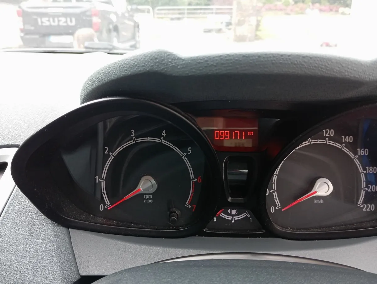 Ford Fiesta 2011 - Image 3