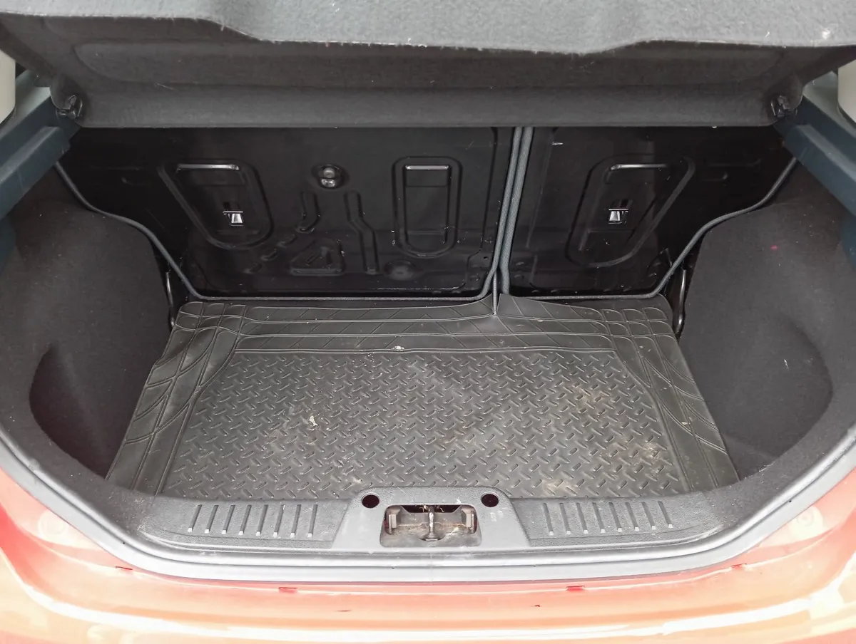 Ford Fiesta 2011 - Image 4