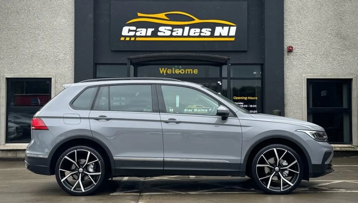 Volkswagen Tiguan 2.0 TDI Life SUV 5dr Diesel DSG - Image 3