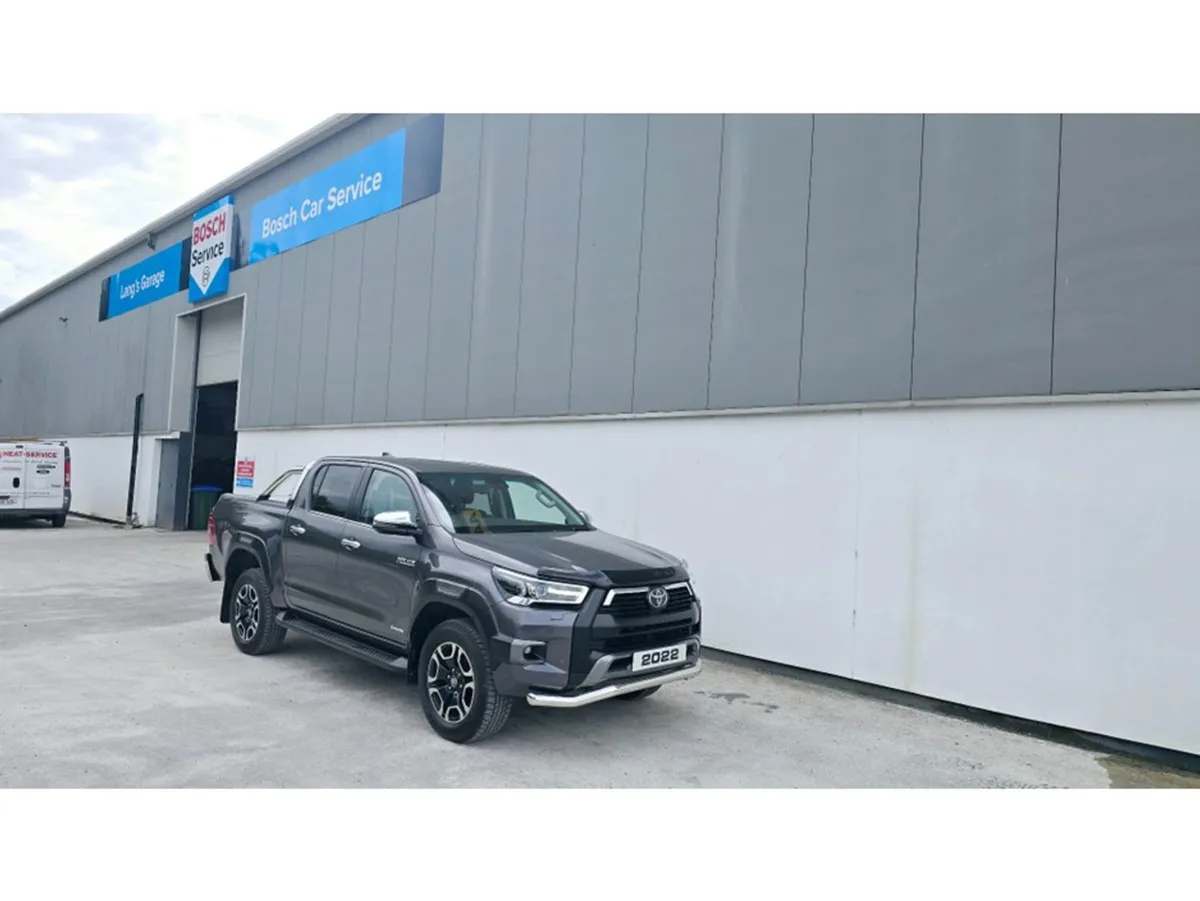 Toyota HiLux Invincible D-4d 4WD - Image 1