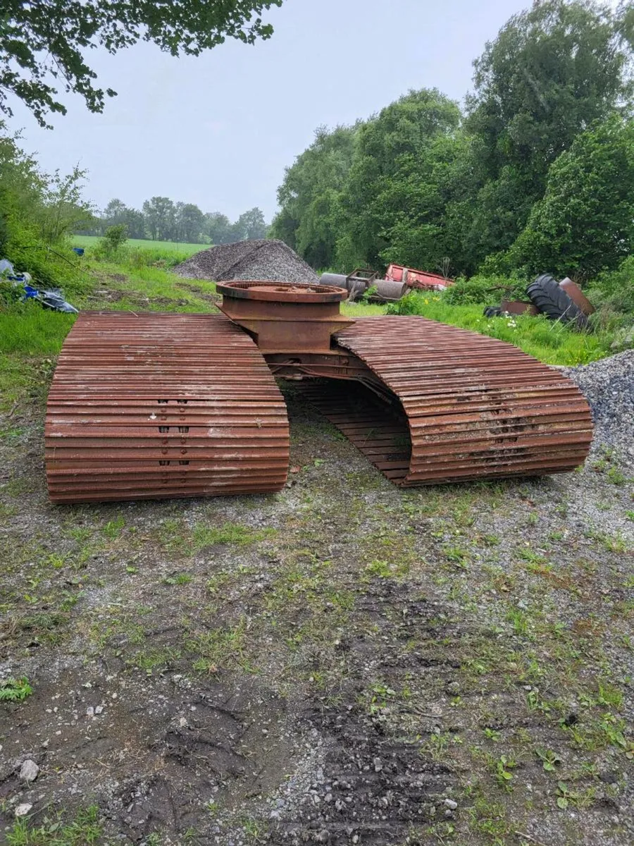 Undercarriage of Hitachi EX100 - Image 1