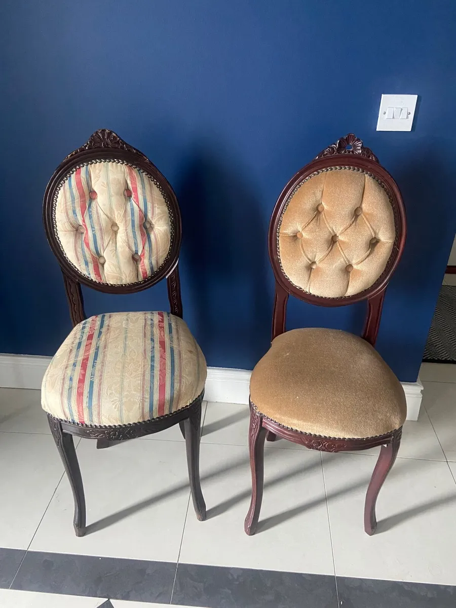 Mahogany Table/2 bedroom chairs - Image 2