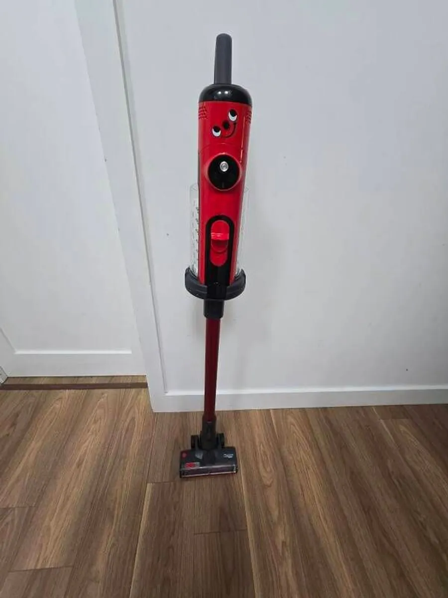 Henry Quick cordless bagged vaccuum - Image 1