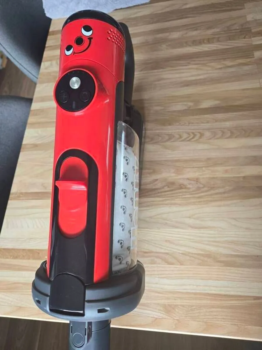 Henry Quick cordless bagged vaccuum - Image 2