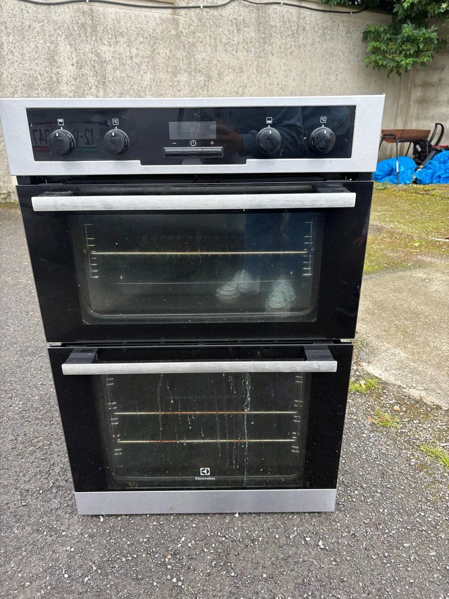 Cooker and hob - Image 1