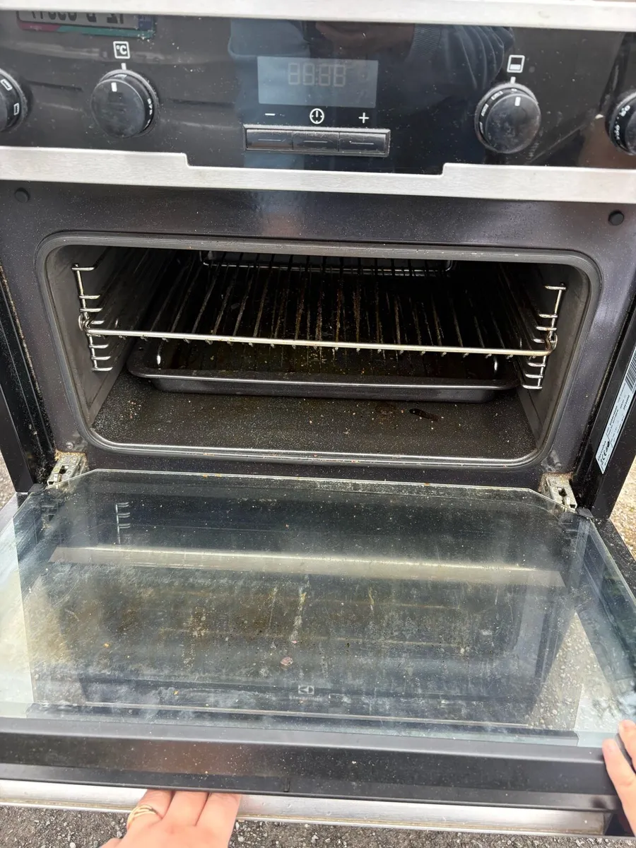 Cooker and hob - Image 2