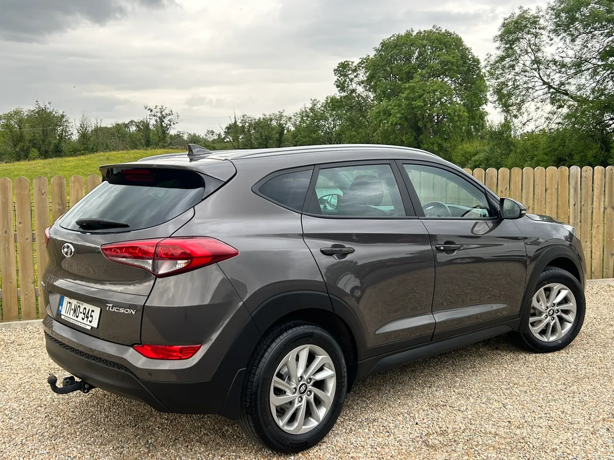2017 Hyundai Tucson Executive - Image 2