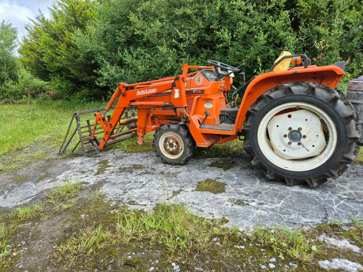 Compact tractor - Image 1