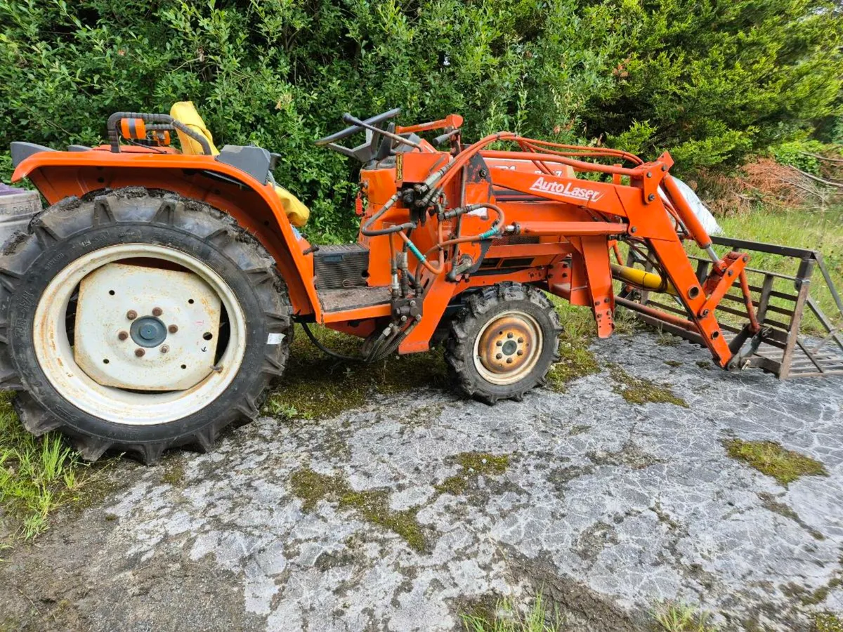 Compact tractor - Image 2