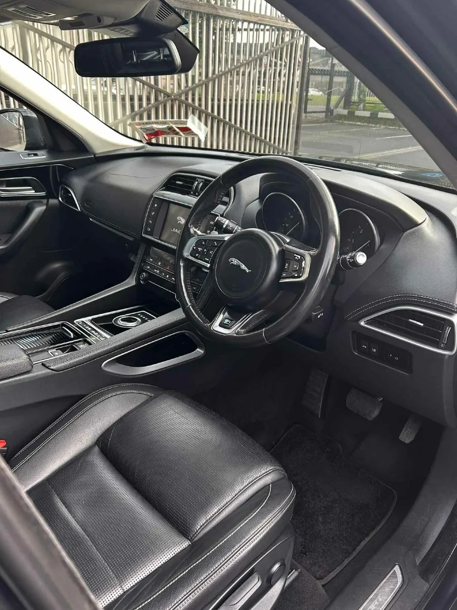 Jaguar F-Pace 2.0D R-Sport 2018 - Image 2