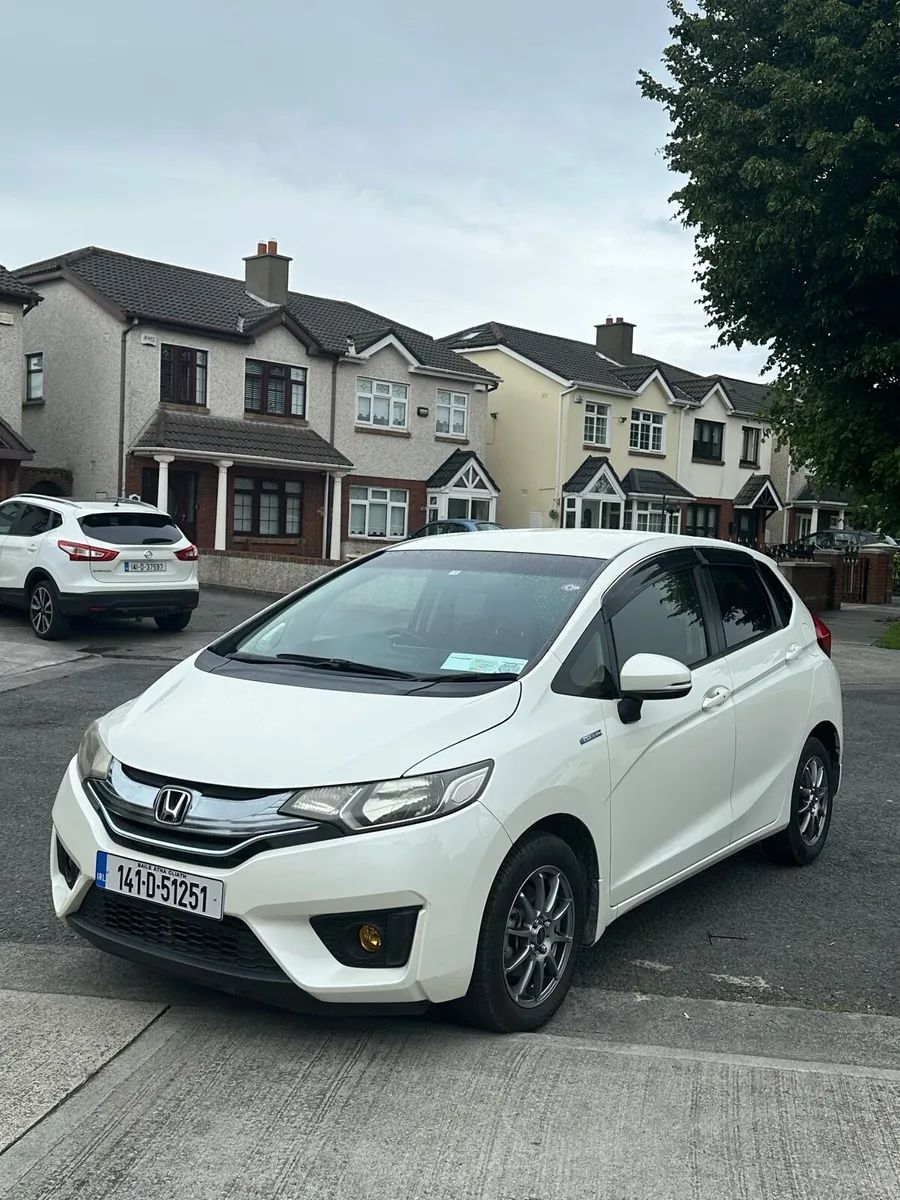 Honda fit Hybrid 2014 - Image 2