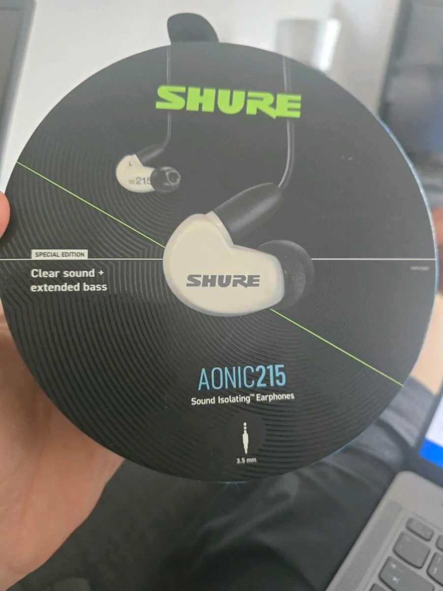 Shure earbuds new - Image 1